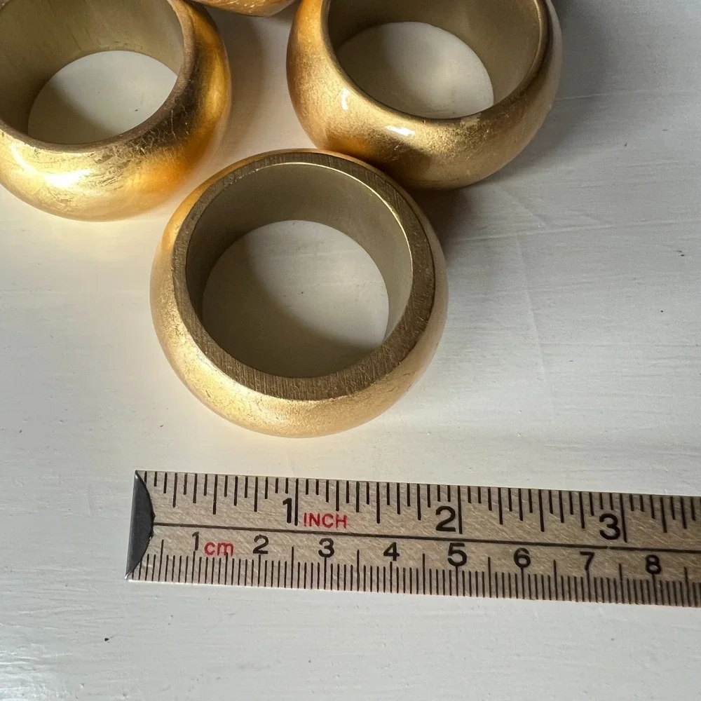 Gold Tone Napkin Rings Set of 4 Thick Rounded Table Decor Unbranded